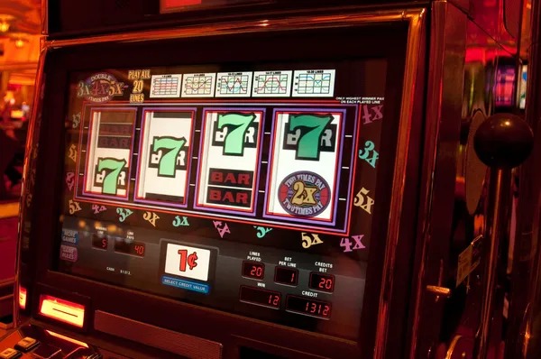 Lucky Twins slot game on istana bet showing symmetrical reels, twin symbols, and DANA deposit prompt
